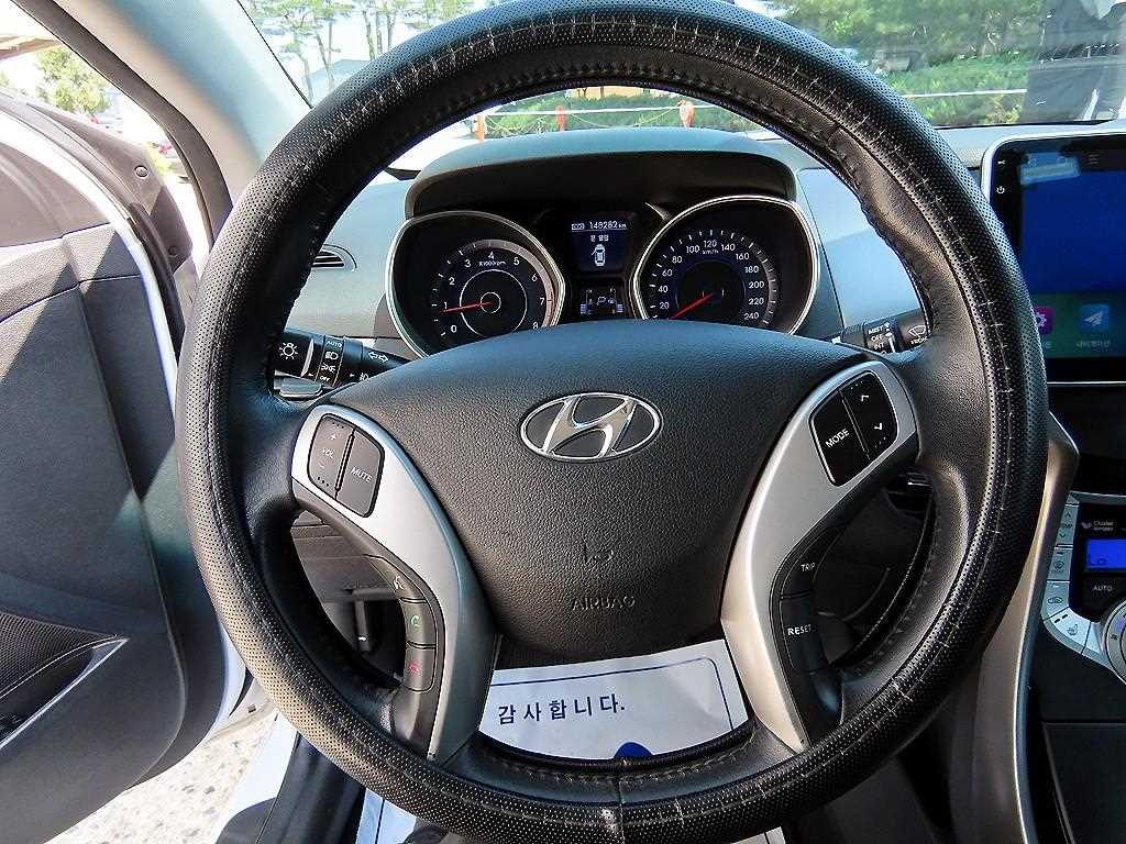HYUNDAI Avante - Vista 8
