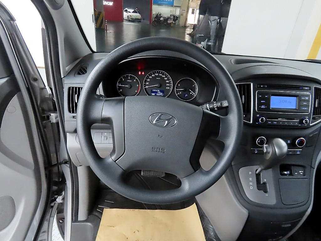 HYUNDAI Starex - Vista 9