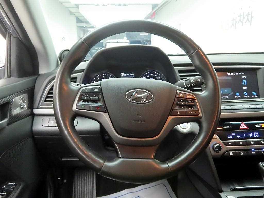 HYUNDAI Avante - Vista 7
