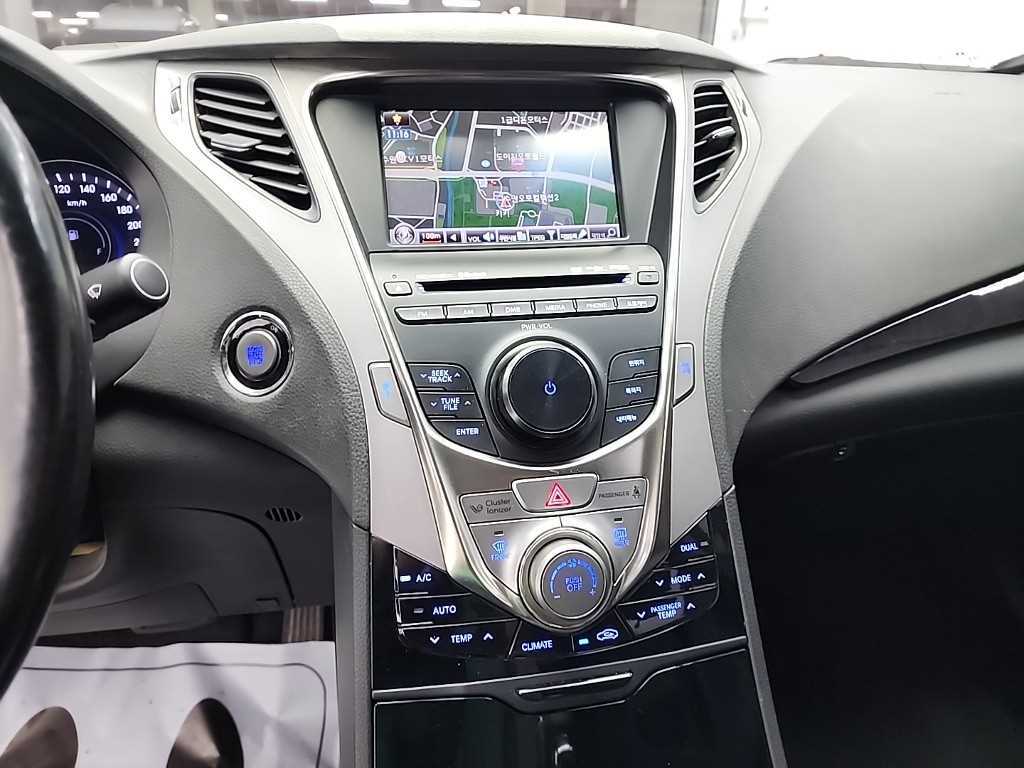 HYUNDAI Grandeur - Vista 10