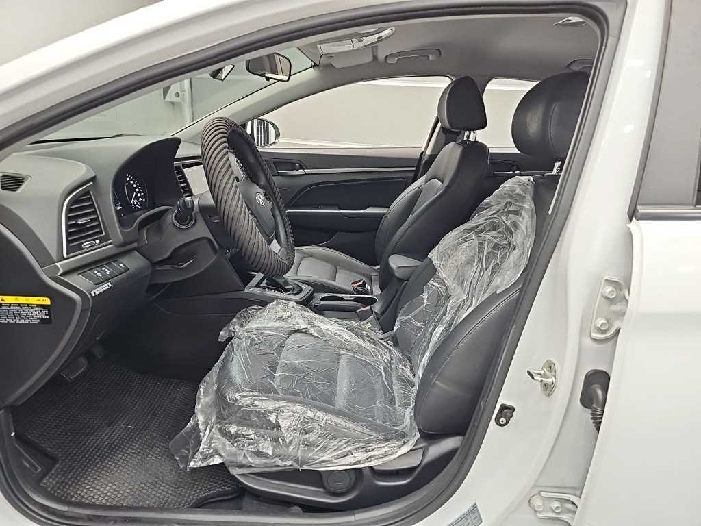 HYUNDAI Avante - Vista 11