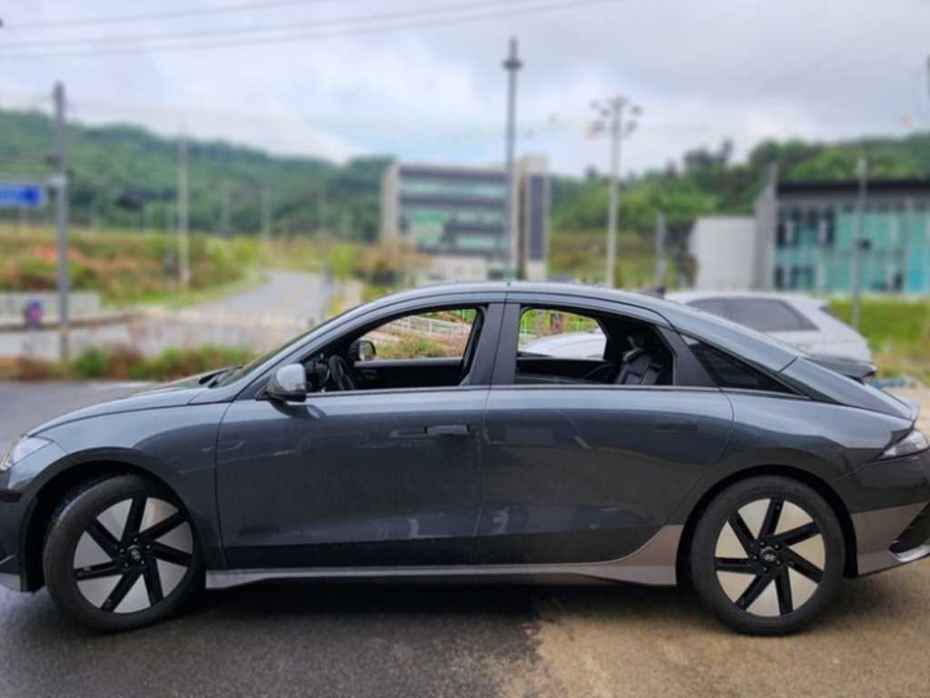 HYUNDAI Ioniq 6 - Vista 3
