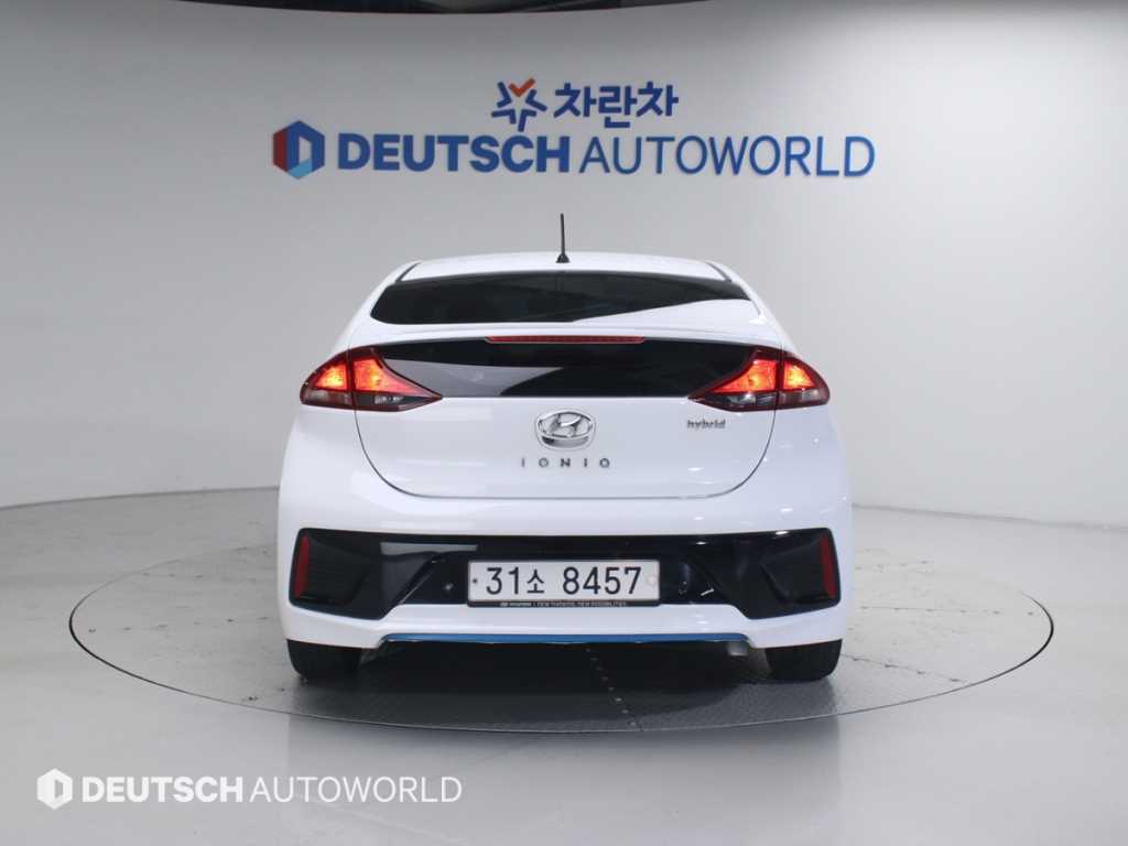 HYUNDAI Ioniq - Vista 4