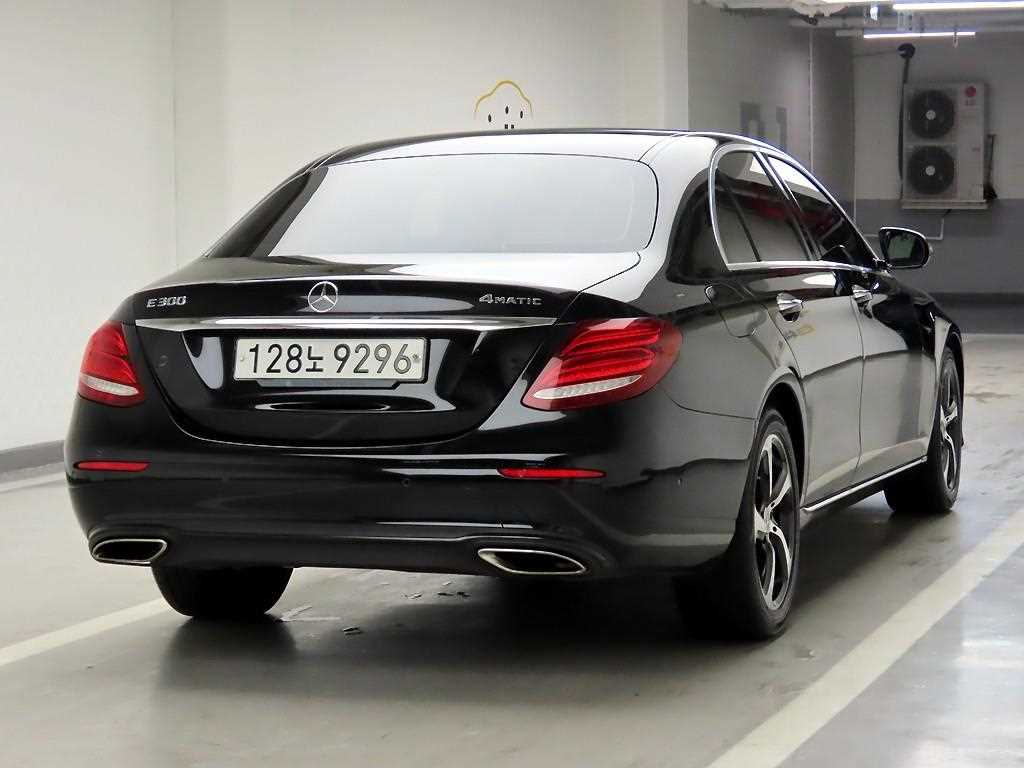 Mercedes Benz E class - Vista 4