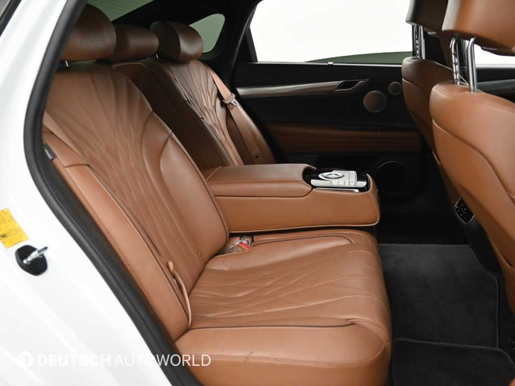 Genesis G80 - Vista 12