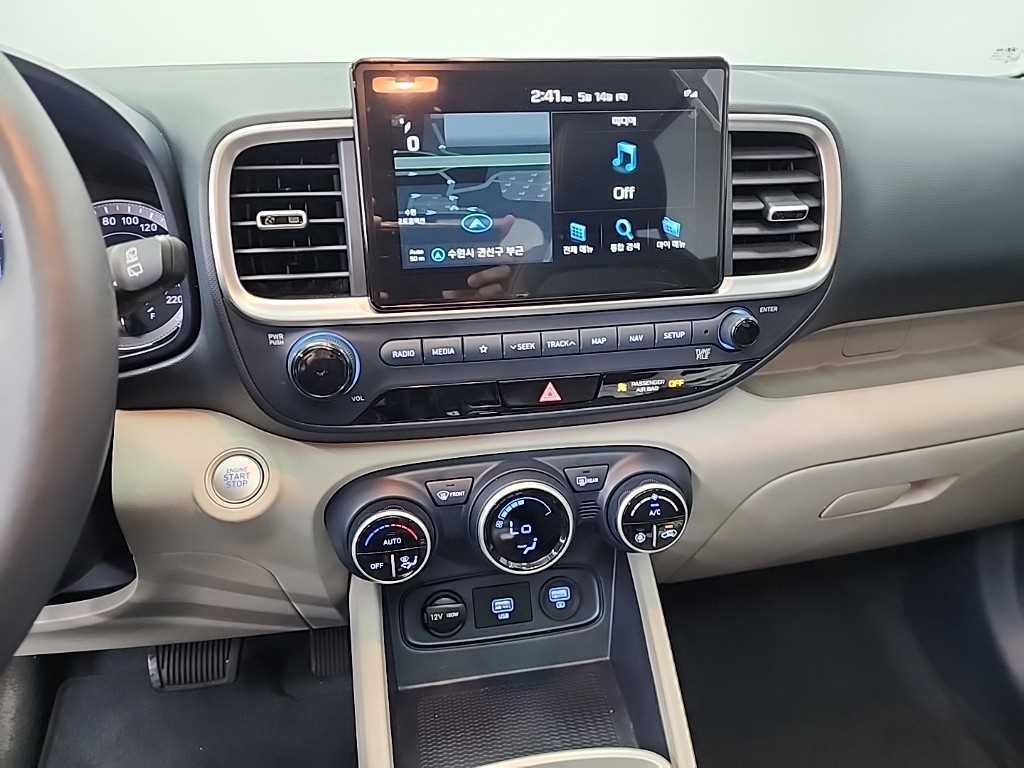 HYUNDAI Venue - Vista 11