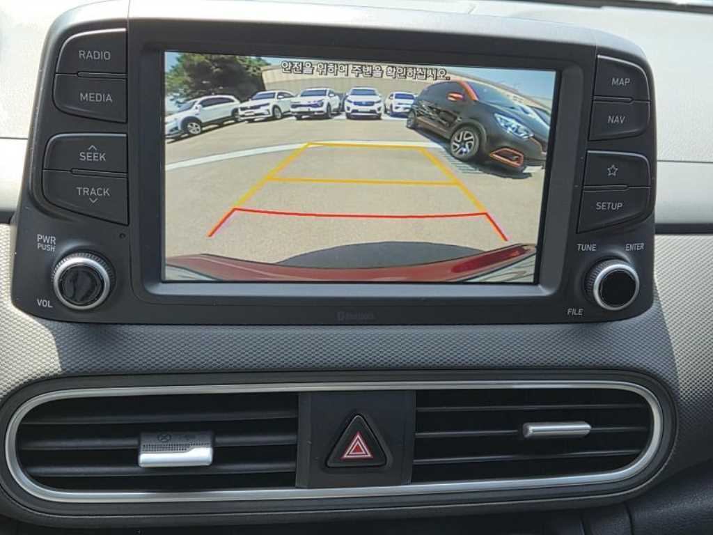 HYUNDAI Kona - Vista 9