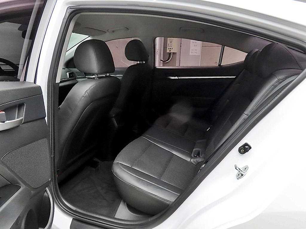 HYUNDAI Avante - Vista 6