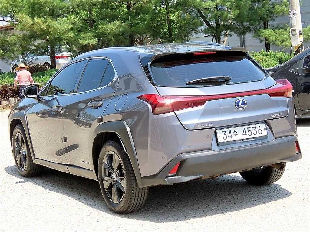 Lexus UX - Vista 3
