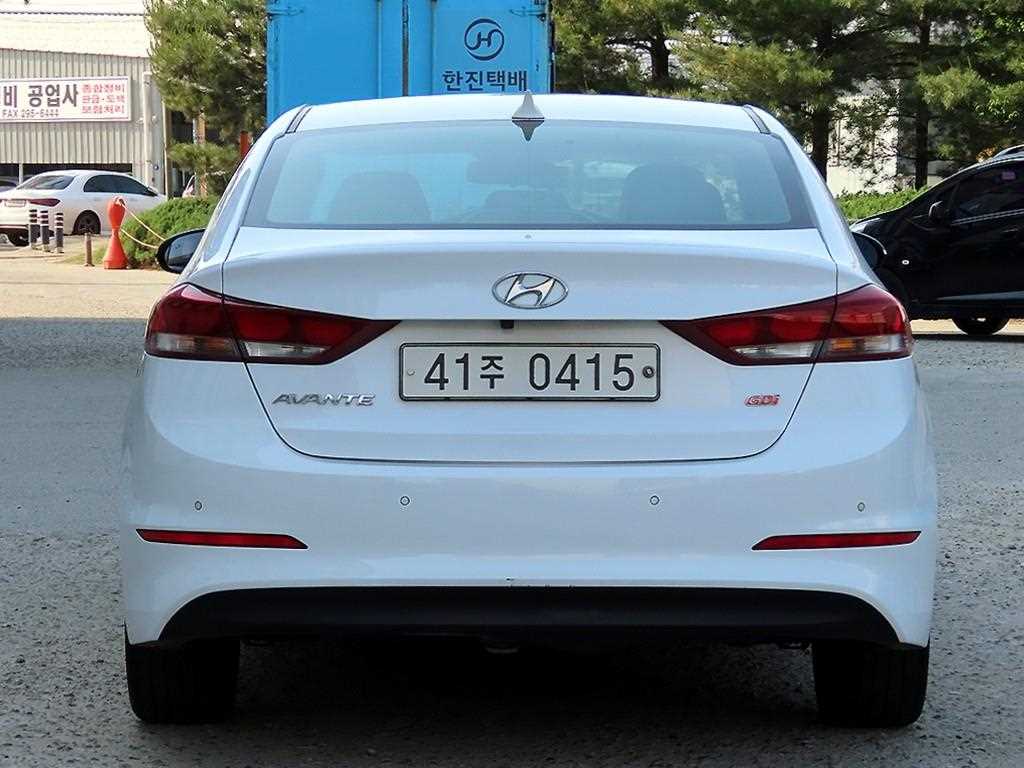 HYUNDAI Avante - Vista 4