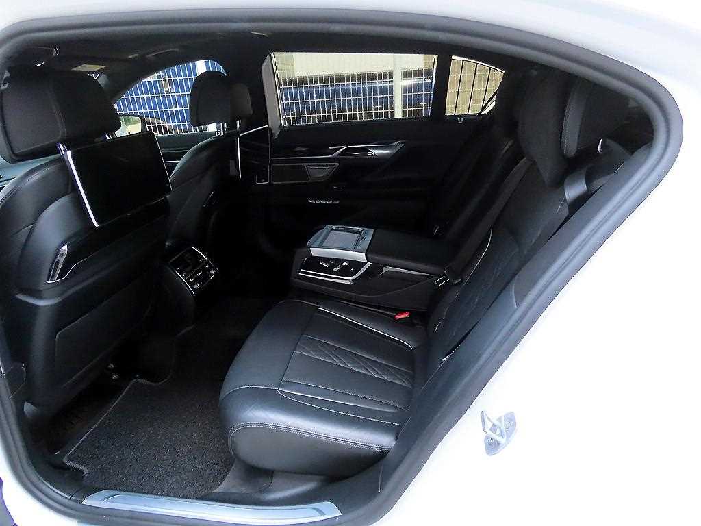 BMW 7 Series - Vista 6