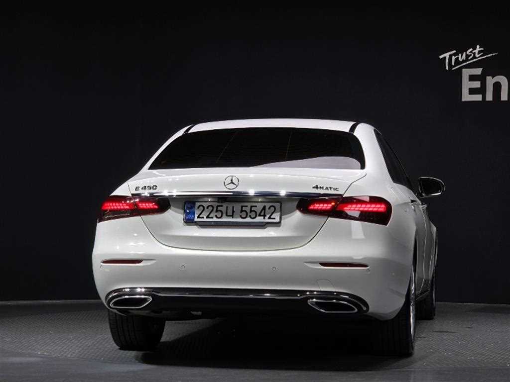 Mercedes Benz E class - Vista 4
