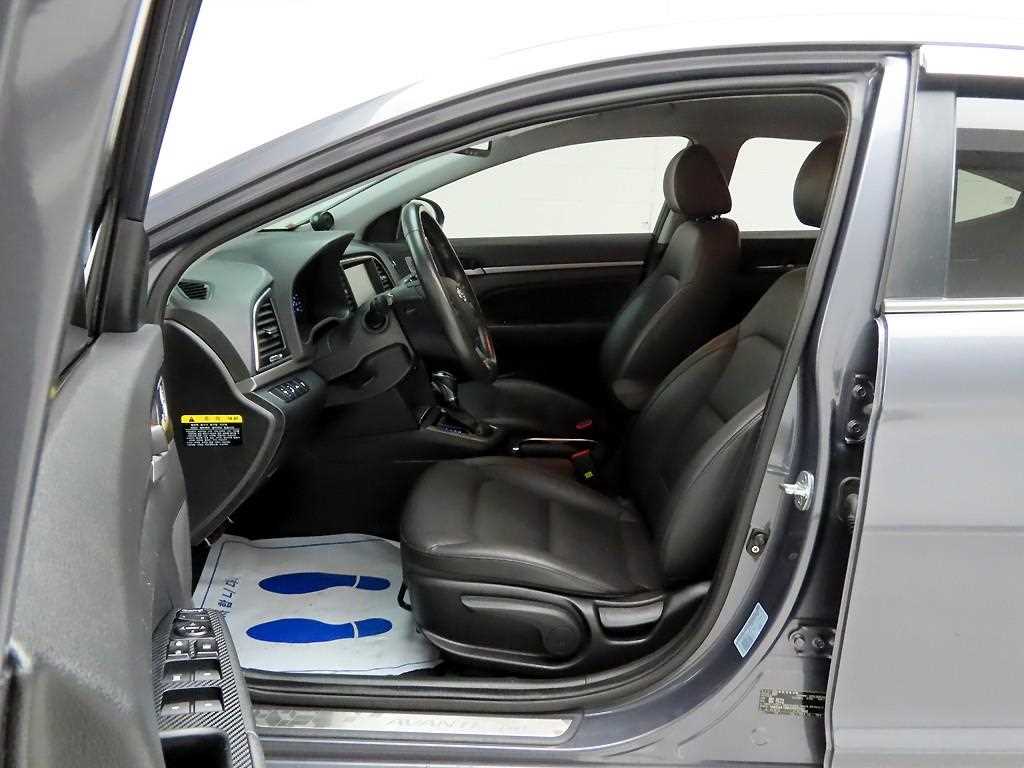 HYUNDAI Avante - Vista 12