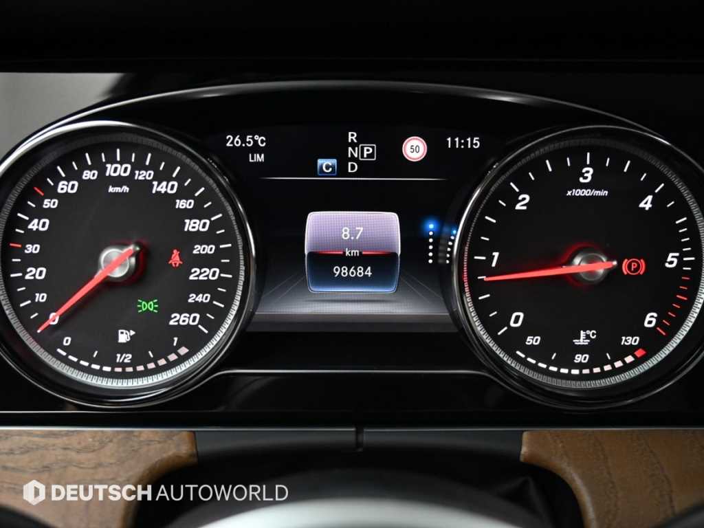 Mercedes Benz E class - Vista 5