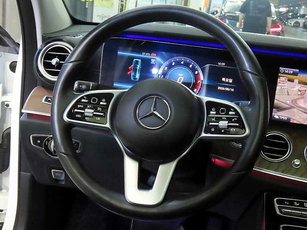 Mercedes Benz E class - Vista 8