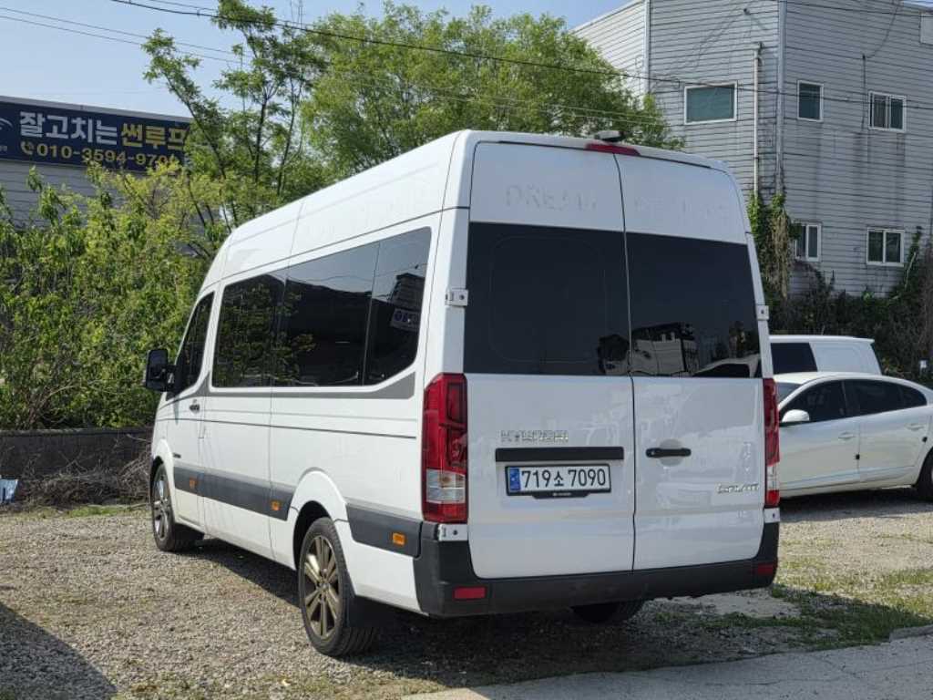 HYUNDAI Solati - Vista 3