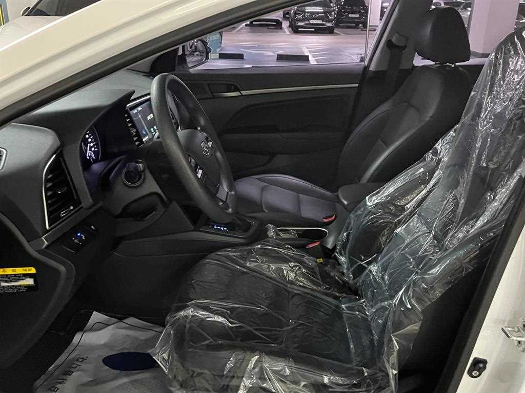 HYUNDAI Avante - Vista 12