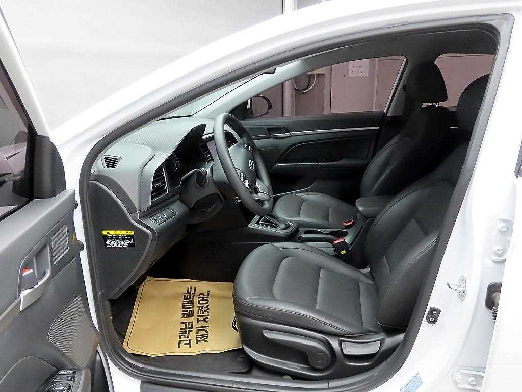 HYUNDAI Avante - Vista 5