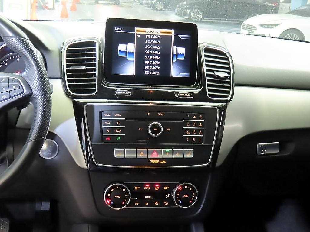 Mercedes Benz GLE Class - Vista 11