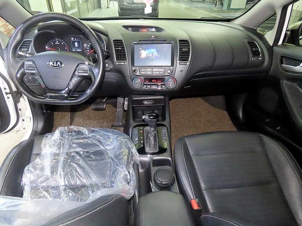 KIA K3 - Vista 10