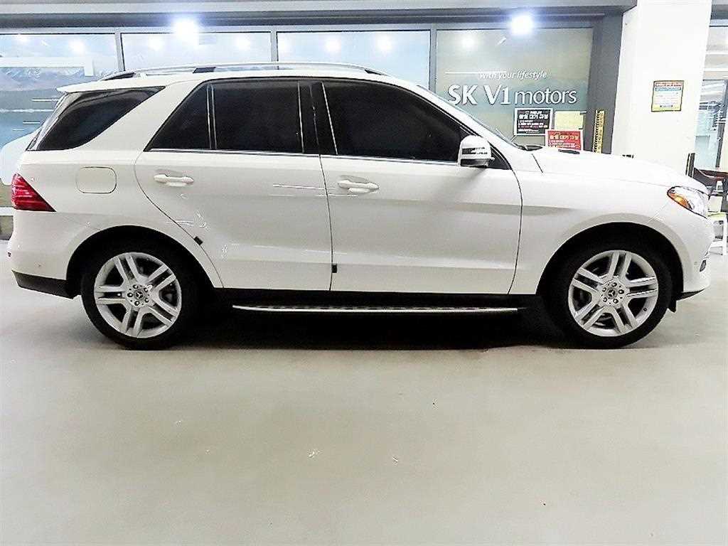 Mercedes Benz GLE Class - Vista 3