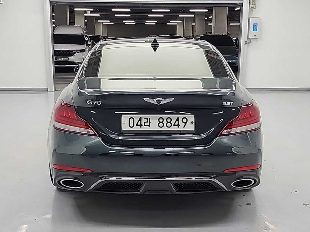 Genesis G70 - Vista 3