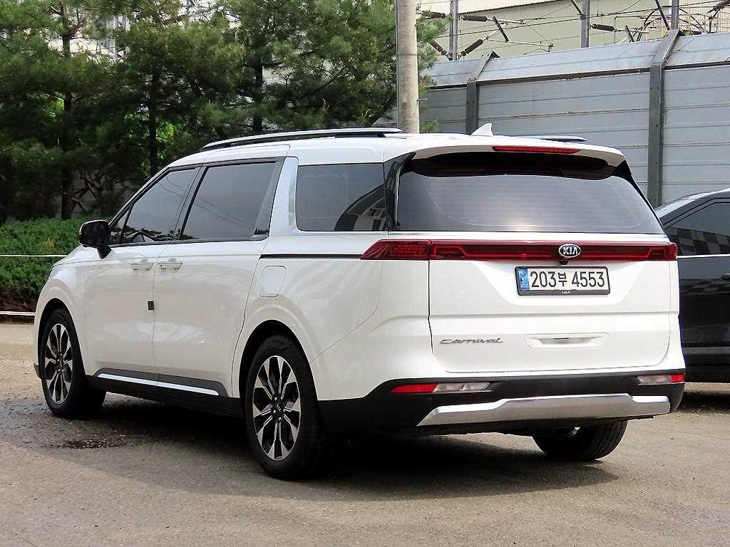 KIA Carnival - Vista 3