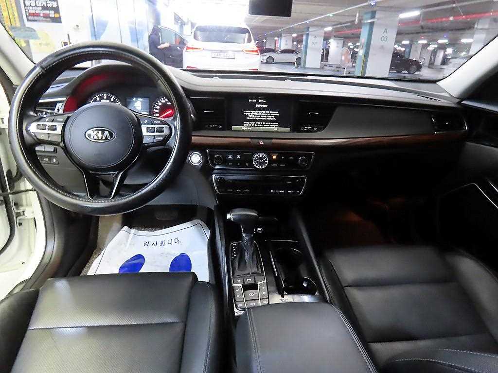 KIA K7 - Vista 10