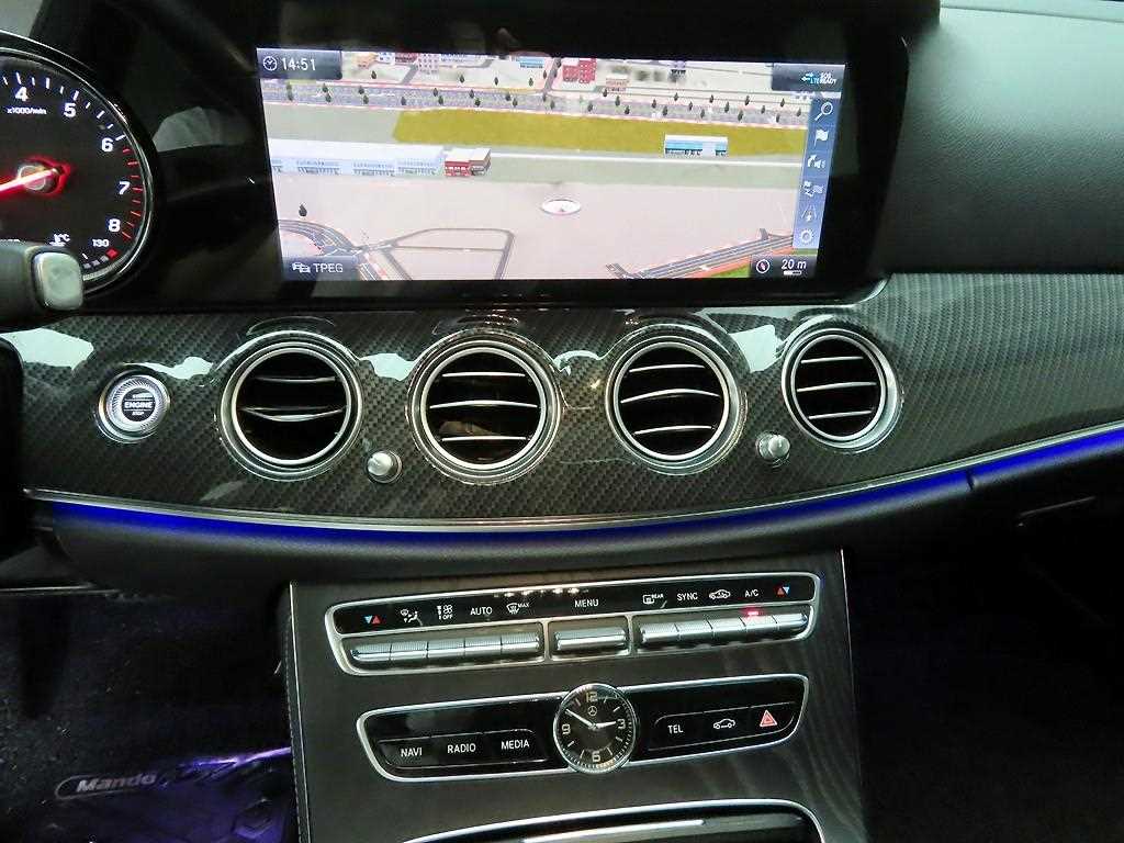 Mercedes Benz E class - Vista 9