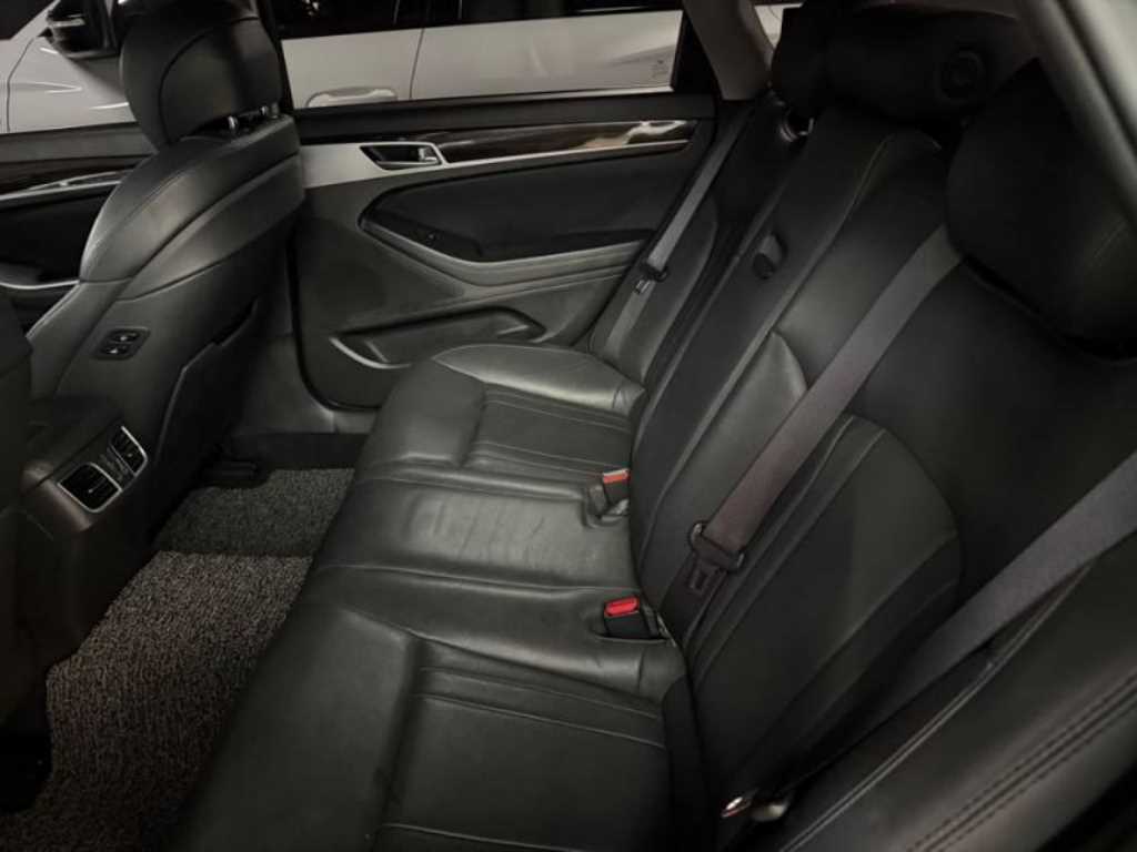 Genesis G80 - Vista 7