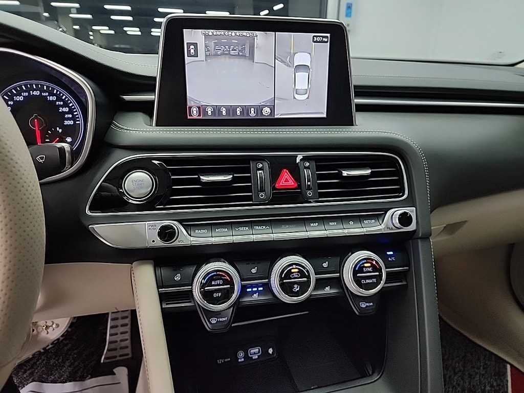 Genesis G70 - Vista 10