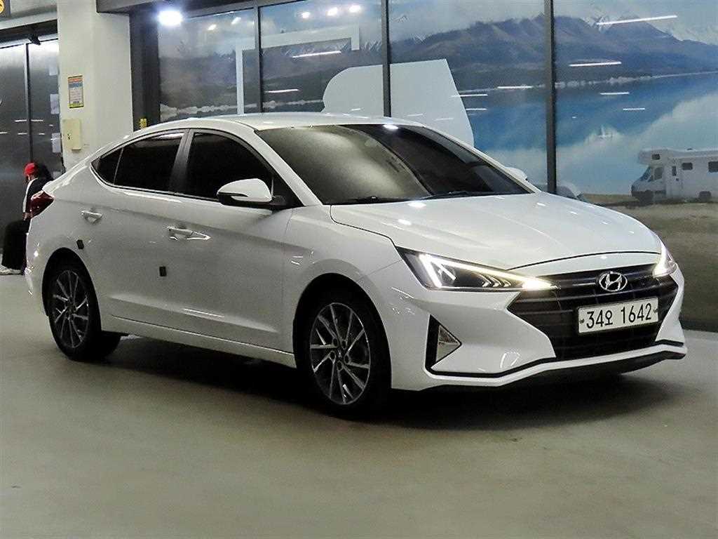 HYUNDAI Avante - Vista 2