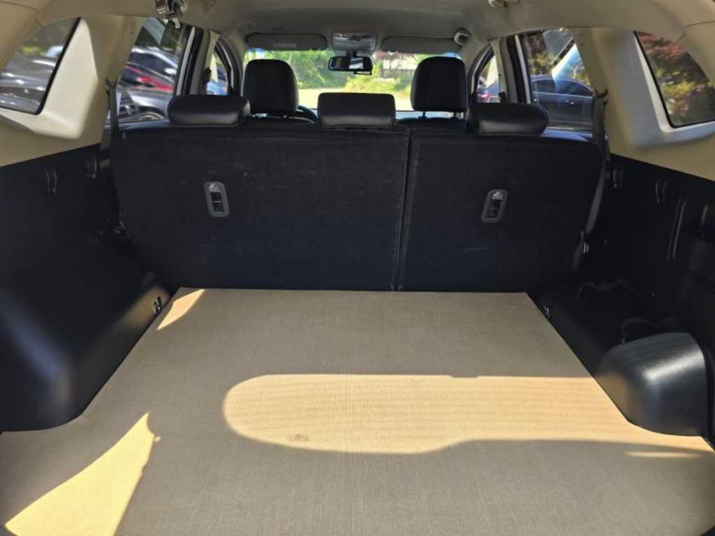 KIA Carens - Vista 8