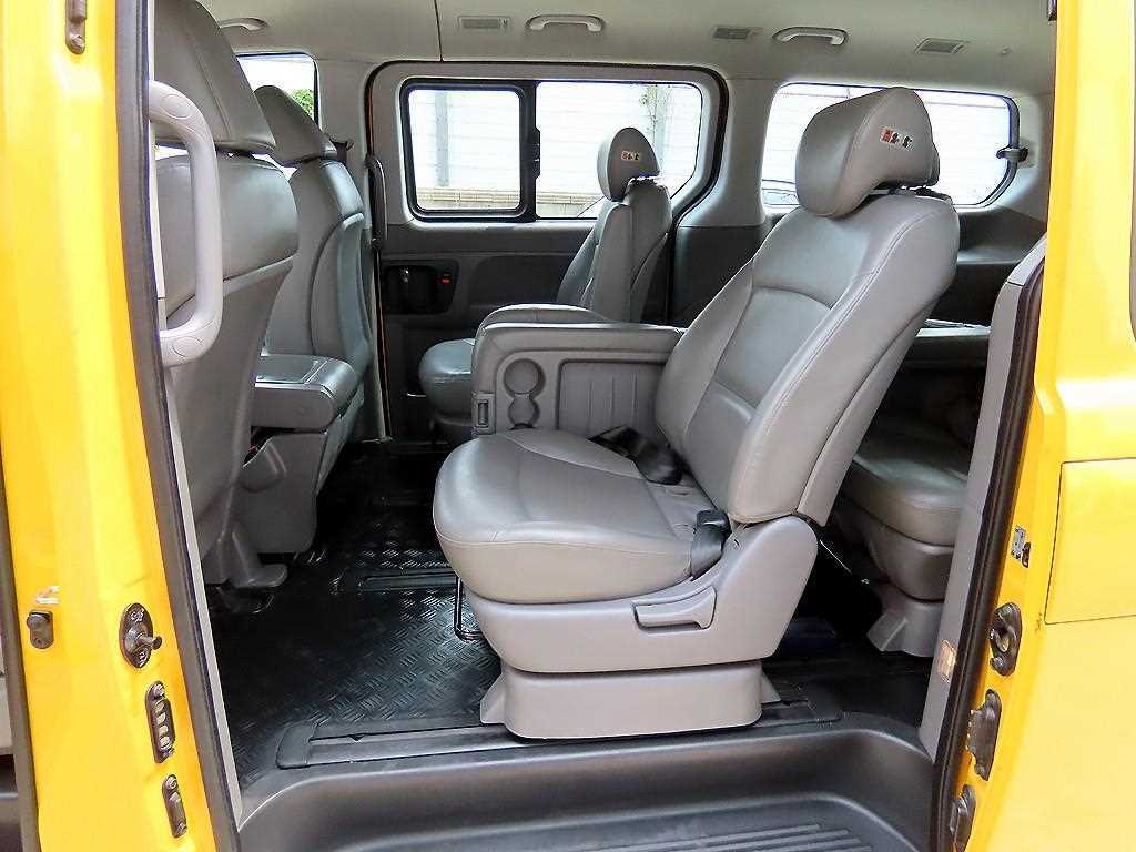 HYUNDAI Starex - Vista 6