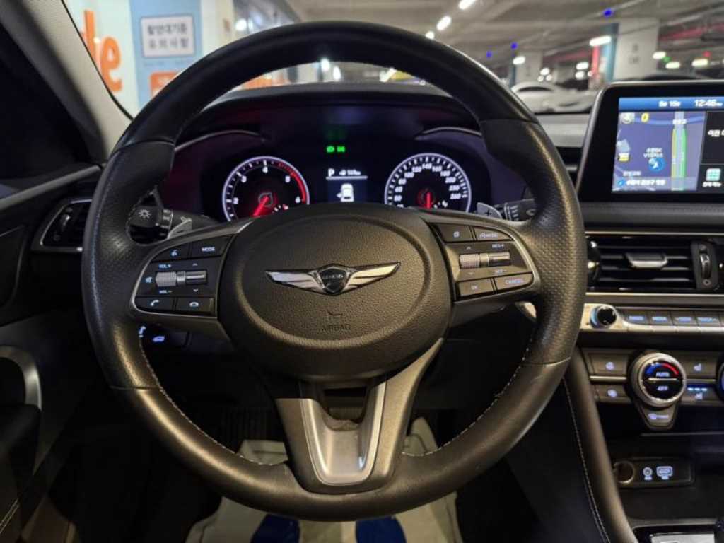 Genesis G70 - Vista 8