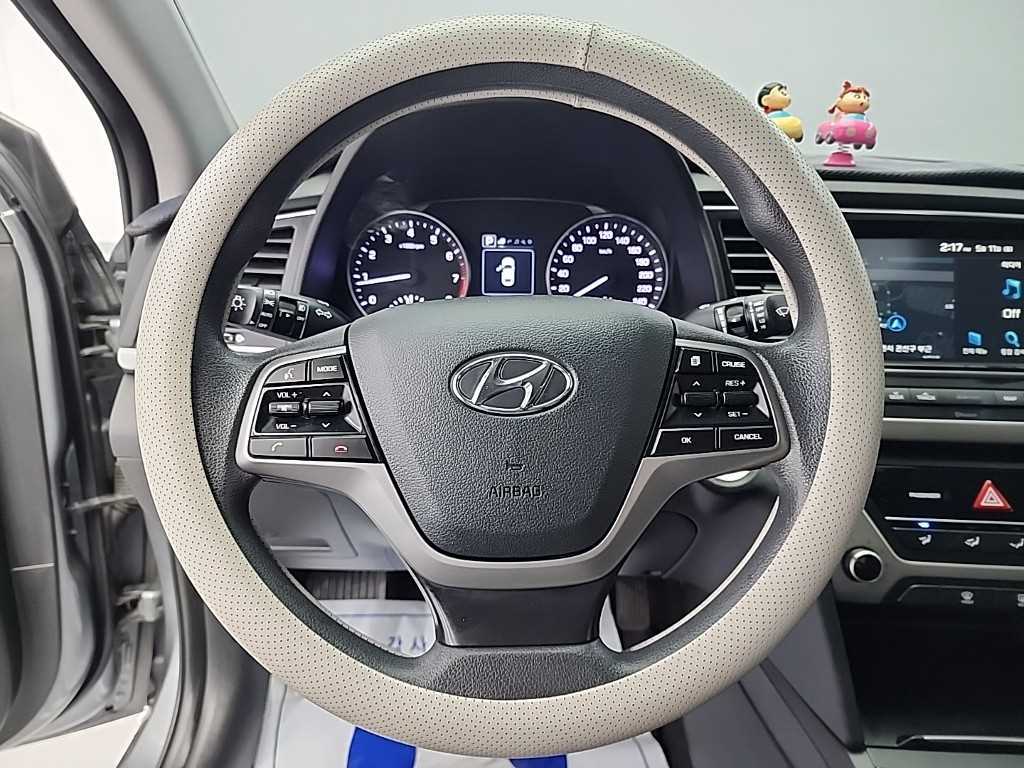 HYUNDAI Avante - Vista 9