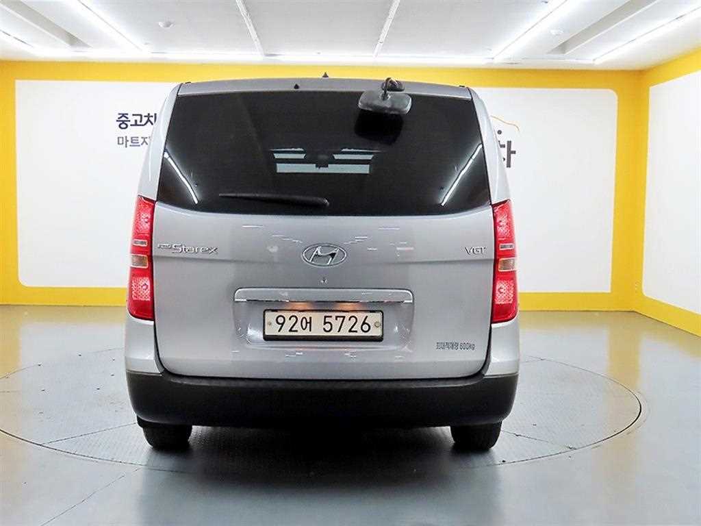 HYUNDAI Starex - Vista 3