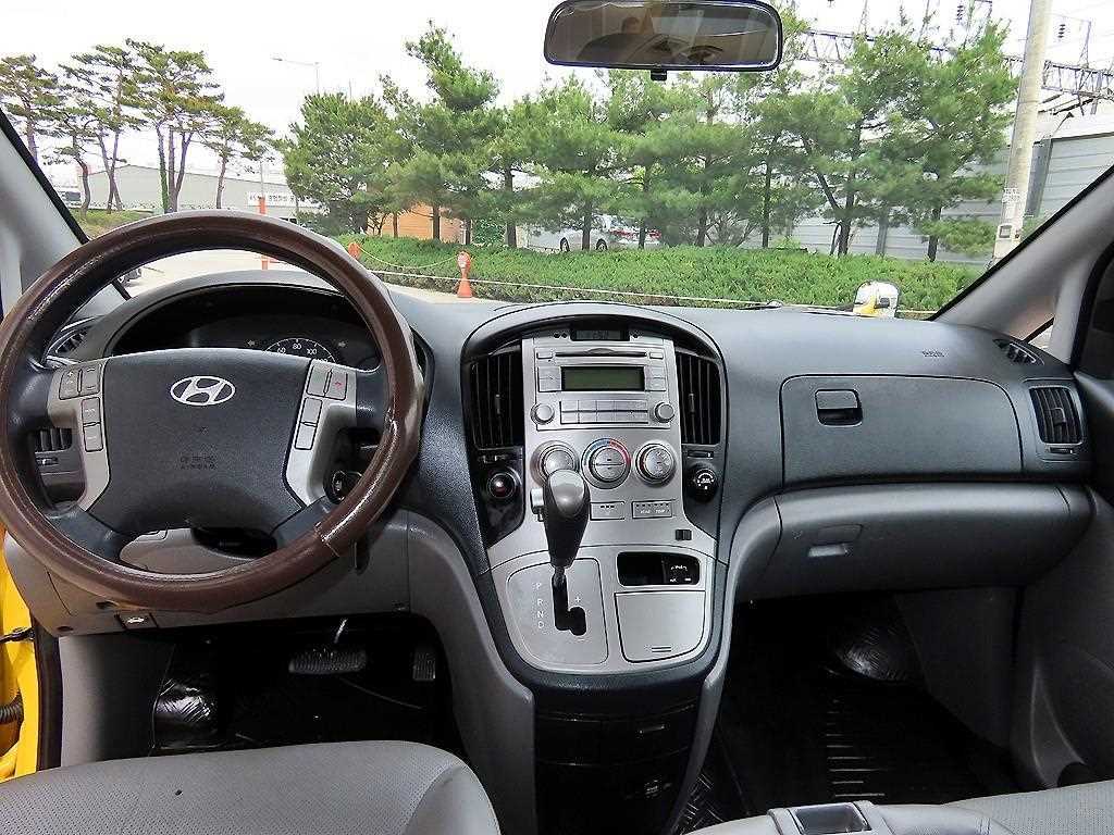 HYUNDAI Starex - Vista 8