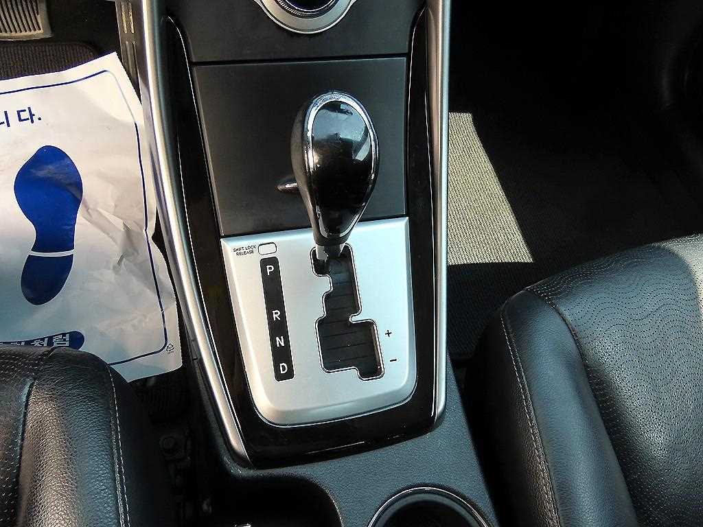 HYUNDAI Avante - Vista 10