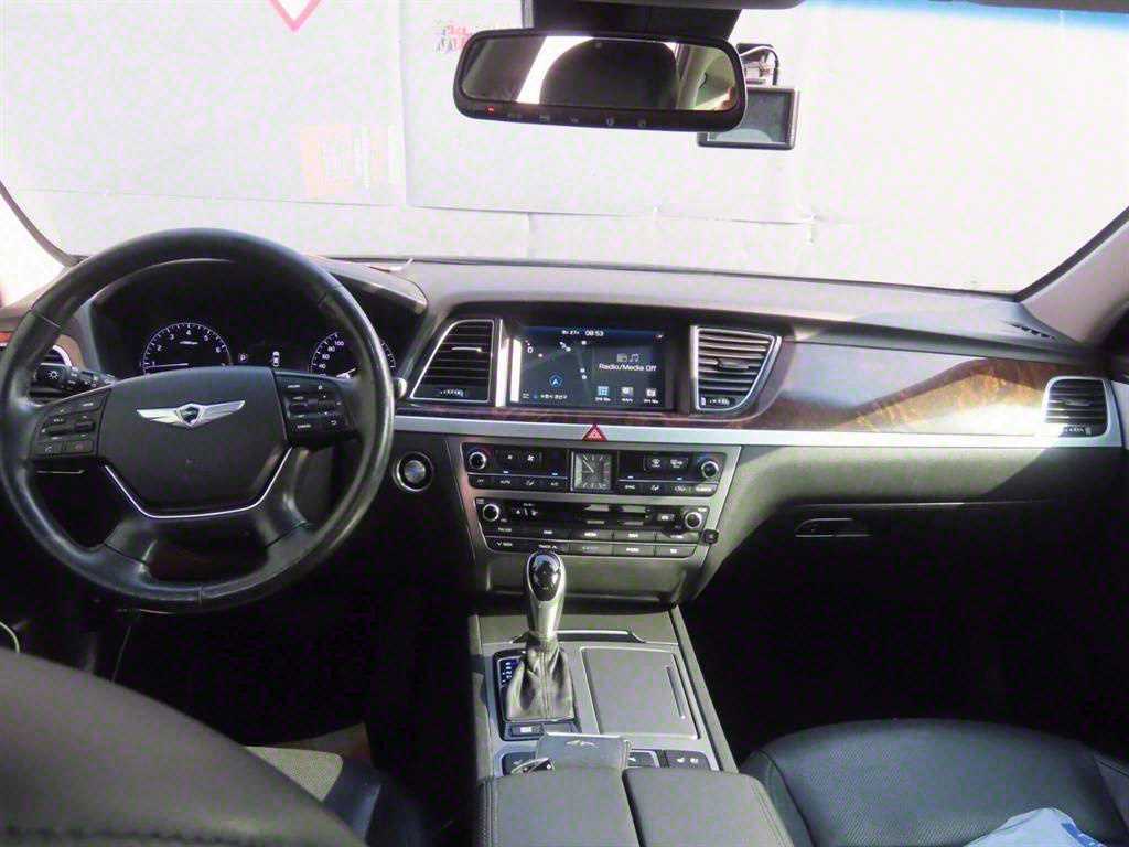 HYUNDAI Genesis - Vista 8