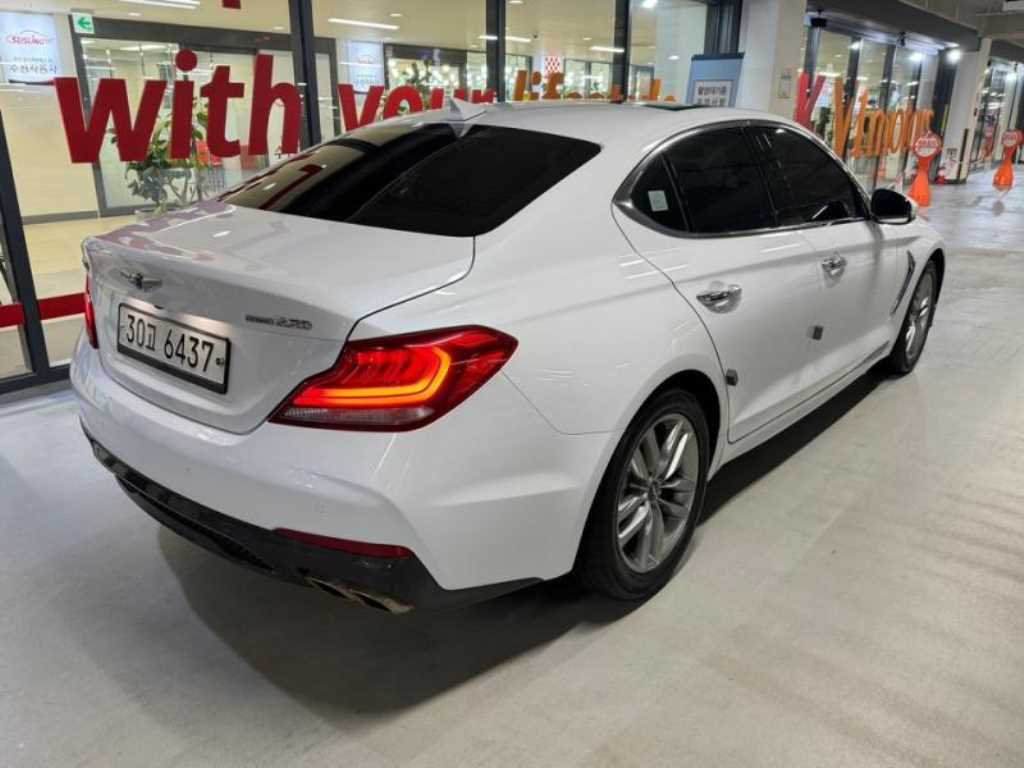 Genesis G70 - Vista 4