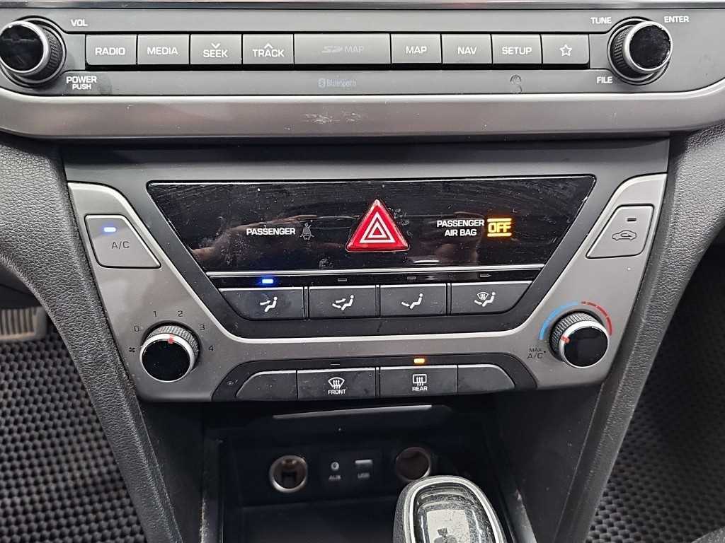 HYUNDAI Avante - Vista 10