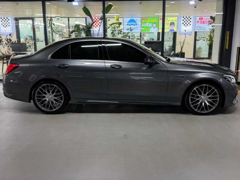 Mercedes Benz C Class - Vista 3