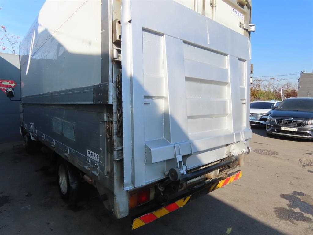 medium and large cargo truck - Vista 8