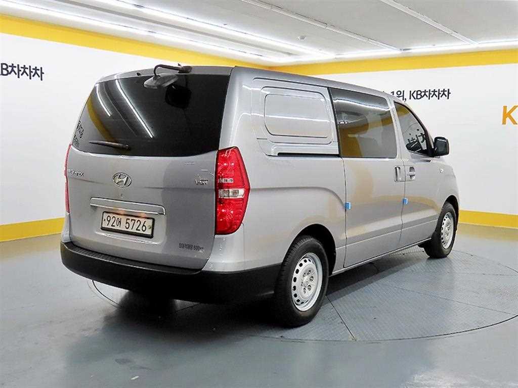 HYUNDAI Starex - Vista 4