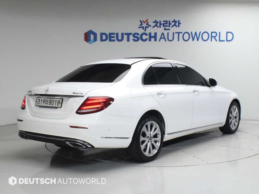 Mercedes Benz E class - Vista 4