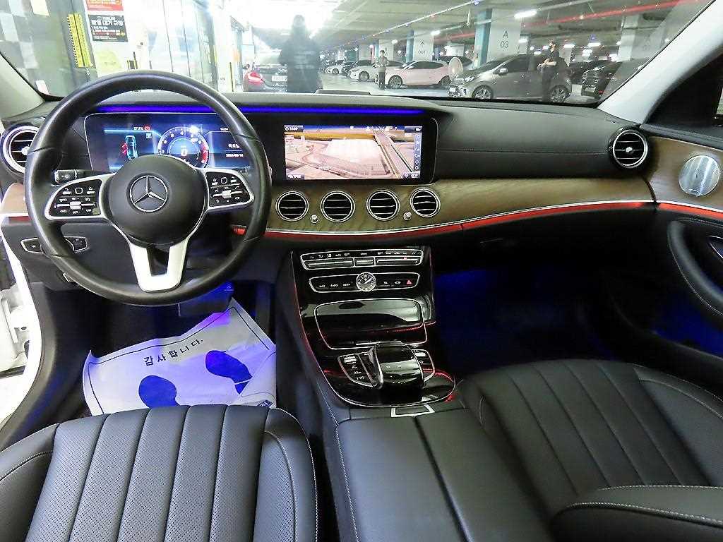 Mercedes Benz E class - Vista 10