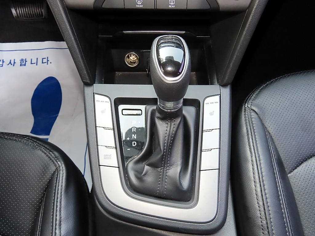 HYUNDAI Avante - Vista 10