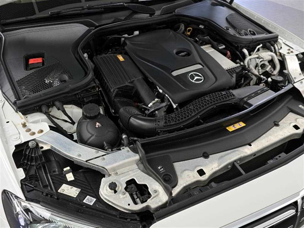 Mercedes Benz E class - Vista 6