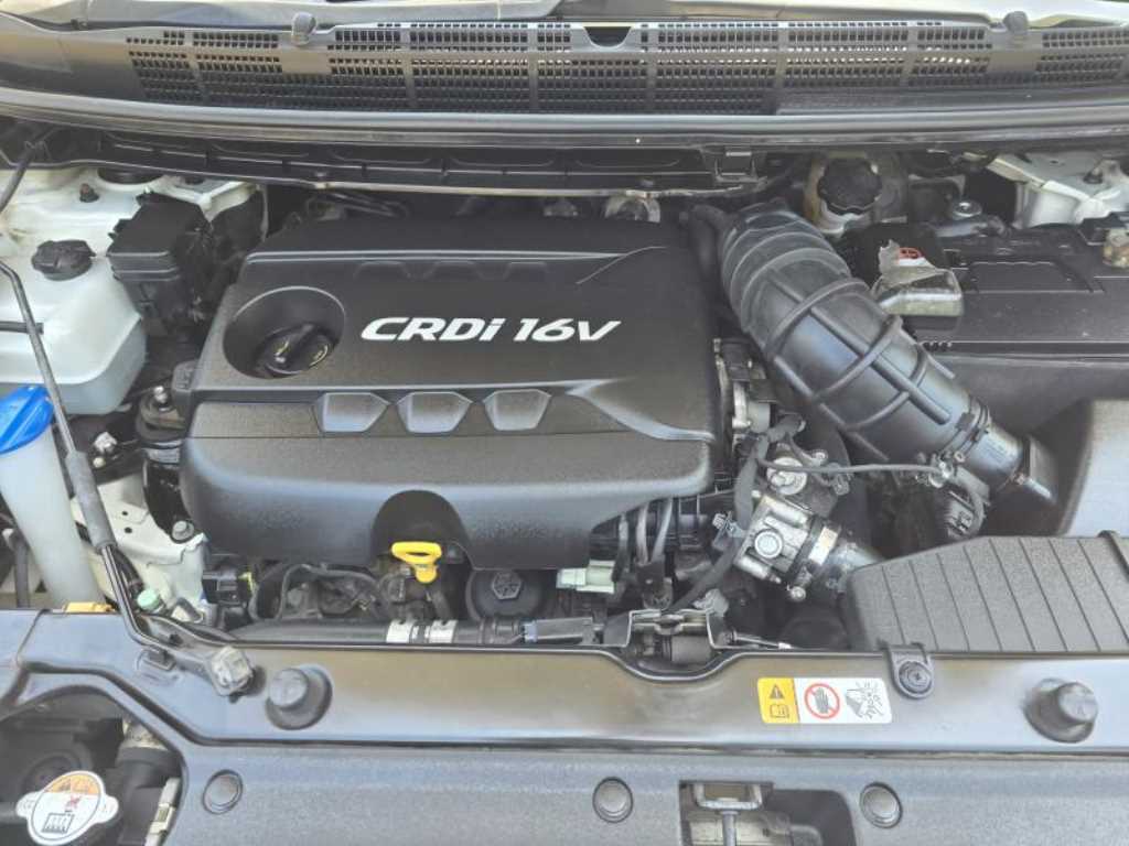 KIA Carens - Vista 12